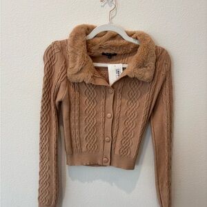 NWT Love Tree Tan Cable Knit Sweater with Faux Fur Collar
